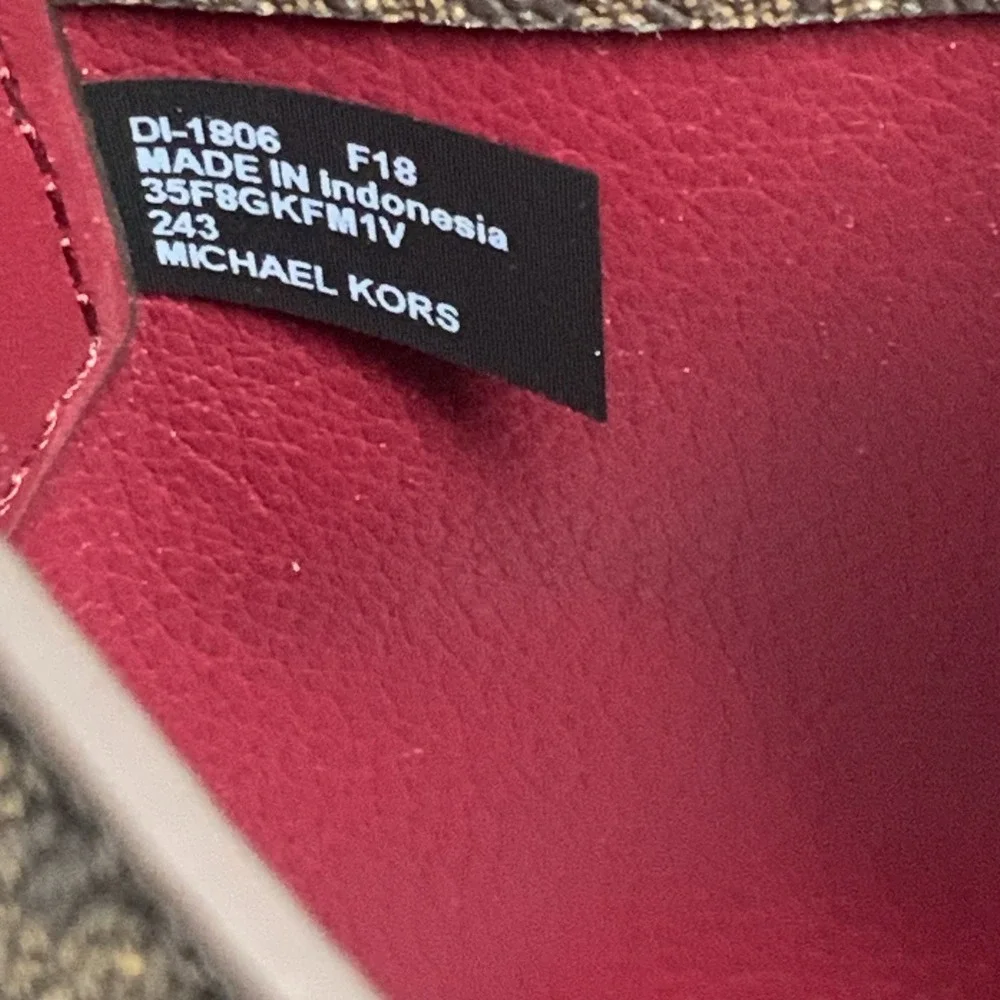 Michael Kors Kimberly‎ Small Bucket Crossbody Purse Brown Merlot Strap Magnetic
